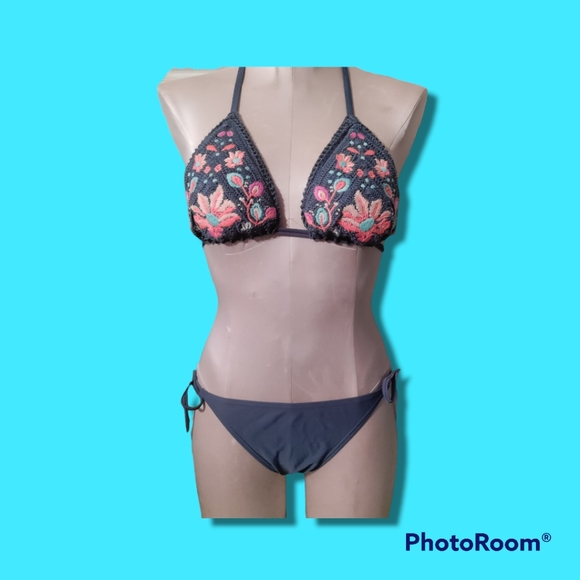 Ladies Bikini - Medium - Picture 3 of 4